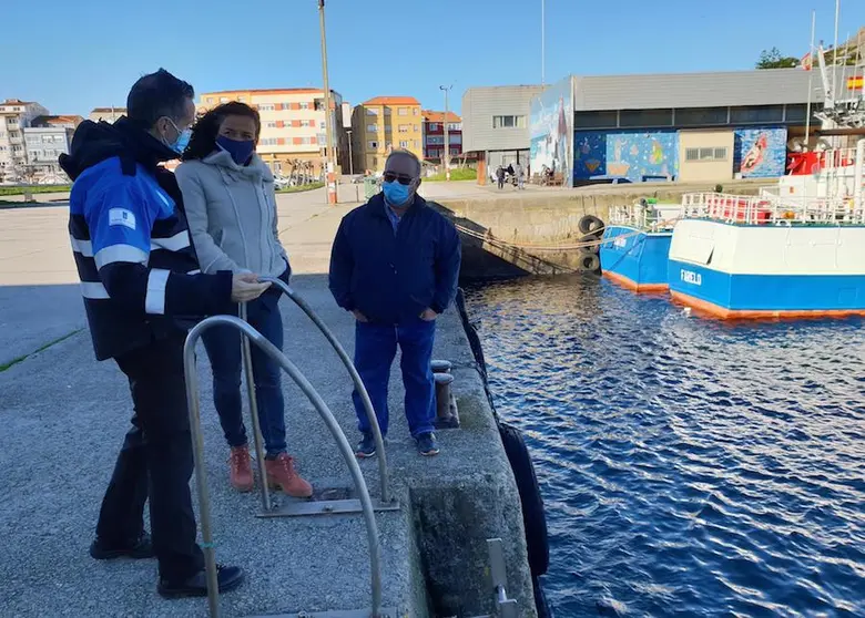 A presidenta de Portos en Muxía