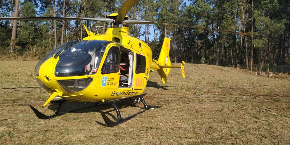 Helicoptero medicalizado nun servizo primario en Zas