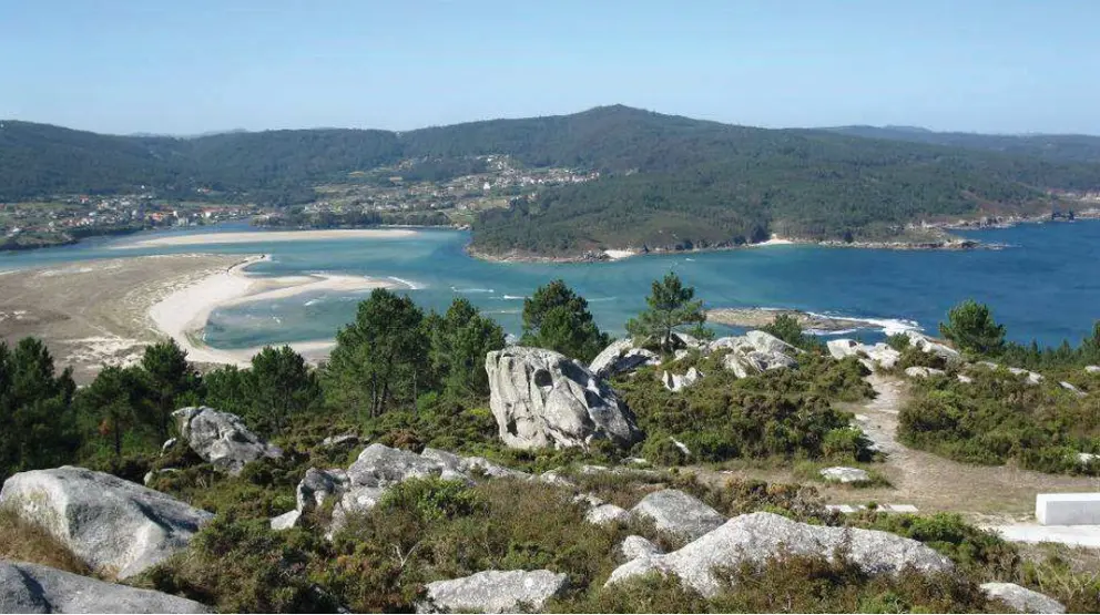 Vista do Esteiro de Anllons dende o Monte Branco ameazado polo Parque eolico de Salgueiras