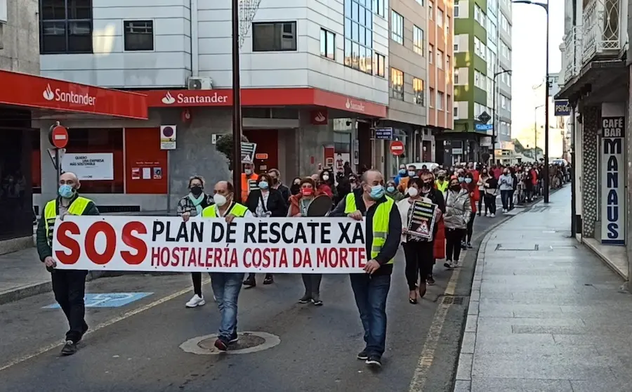 Manifestacion da hostaleria da Costa da Morte en Carballo