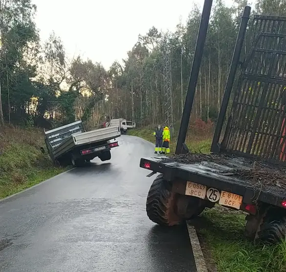 Varias saidas de via na estrada de Lires