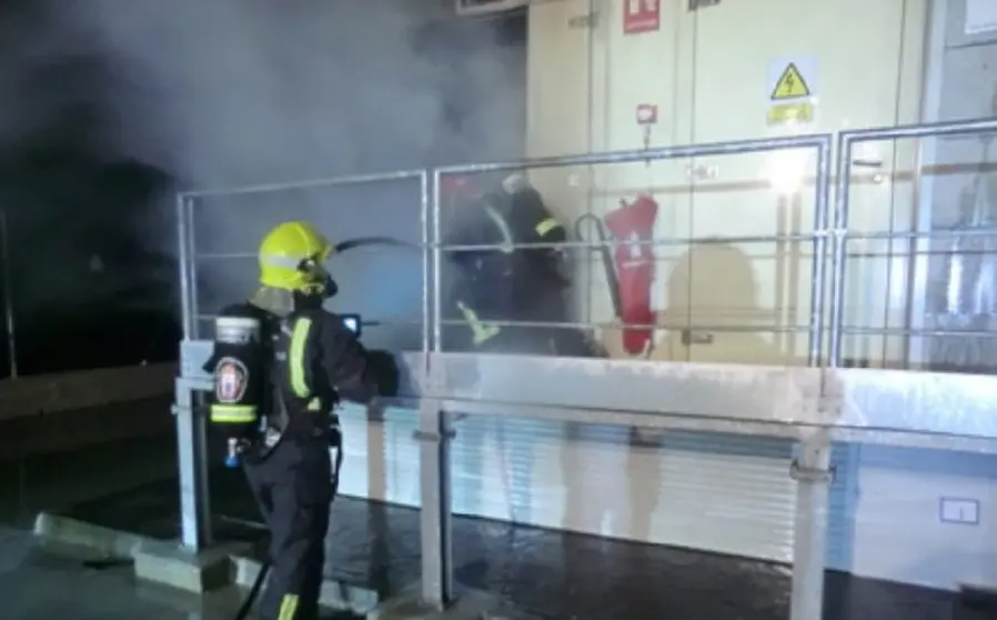 Bombeiros de Cee na estacion eolica de Serramo