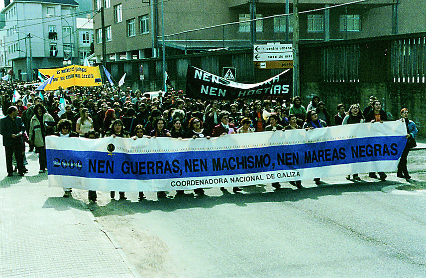 Manifestacion no ano 200f contra o machismo en Fisterra-Foto de Javier Alba-Unha Gran Burla Negra