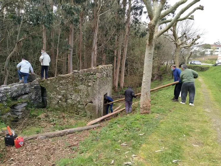 Restaurando o muino de Perillan en Corme 1