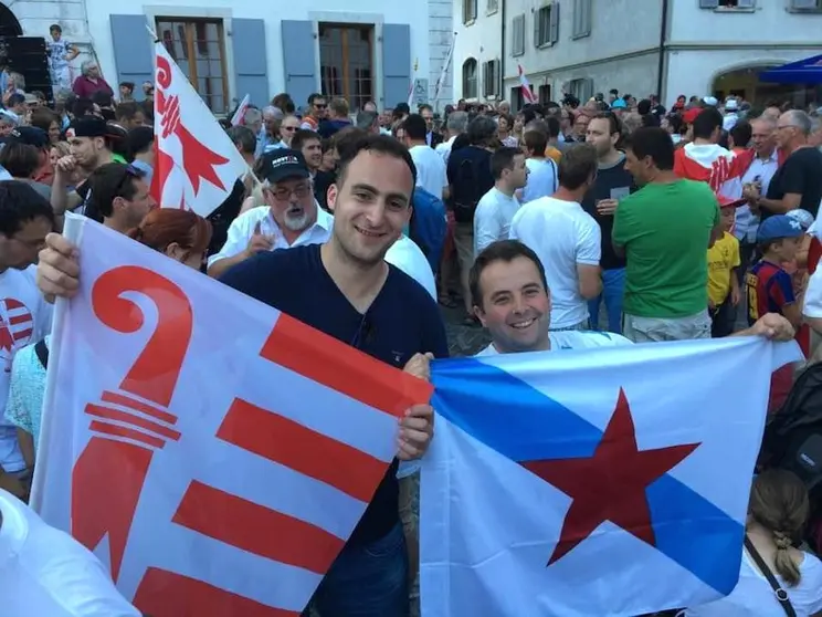 Valentin Zuber, concelleiro municipal en Moutier, un dos líderes proJura e Xosé Abelenda, ex-portavoz do BNG en Suíza