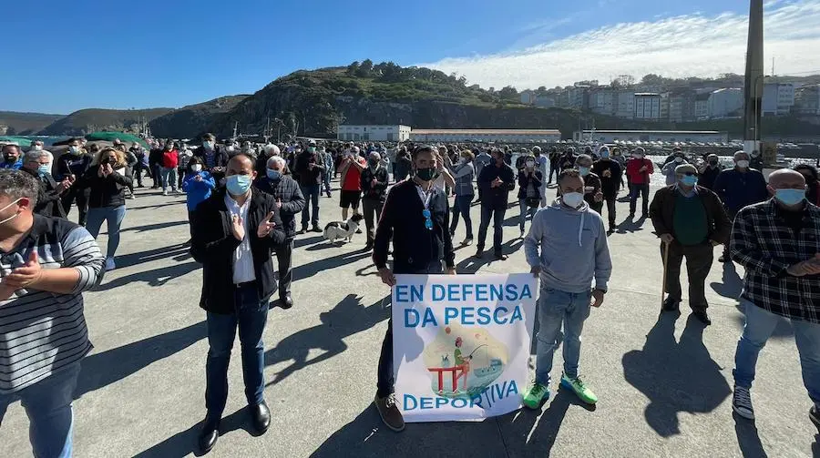 Pescadores no Porto de Malpica-Foto-Rebelion de Aluminio