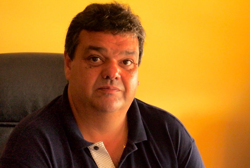 Jose Manuel Mouzo Castineira no despacho da alcaldia de Laxe en 2016