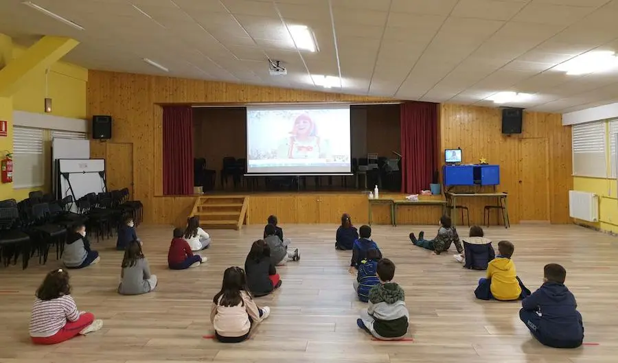 Obradoiro de contos con Alejandra Plaza nas escolas do rural galego