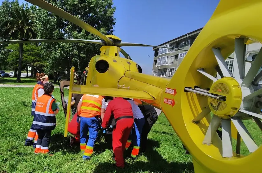 Evacuando en helico Santiago edende Carballo