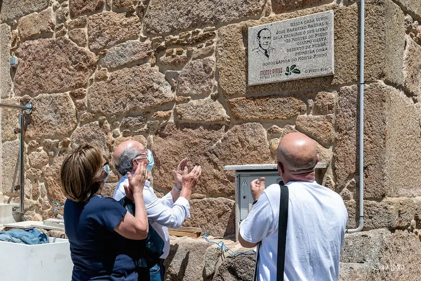 Placa para Barreiro Barral no Pindo