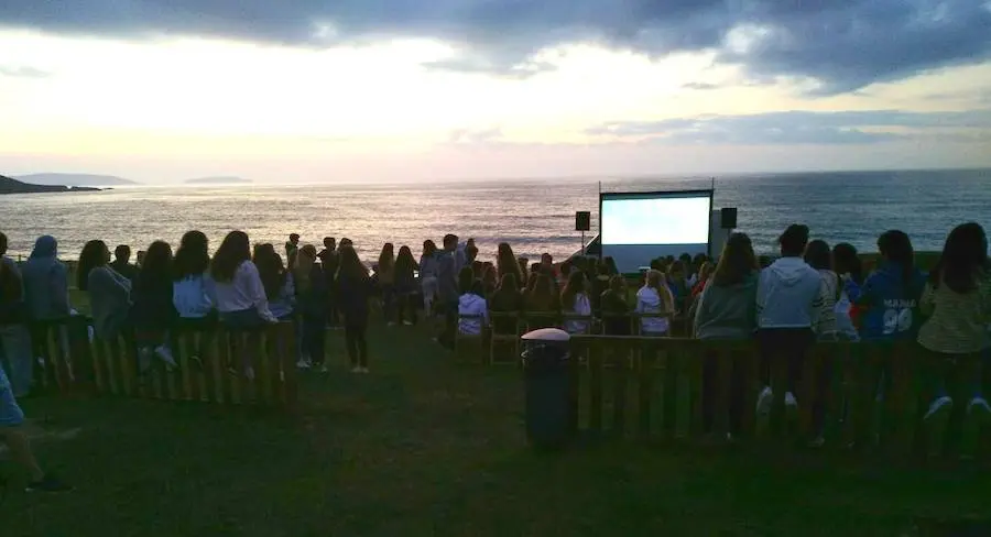 Cine na praia de Carballo