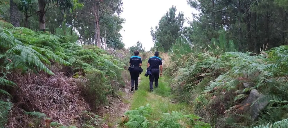 FOTO PATRULLA POLICÍAS PONTECESO polo Monte