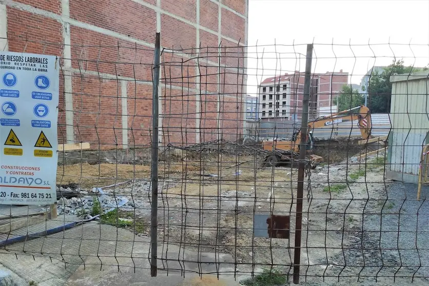 Obras no edificio da rúa Brasil