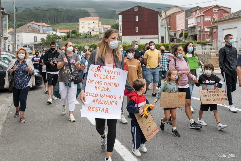 Imaxe da manifestación contra os recortes no Areouta