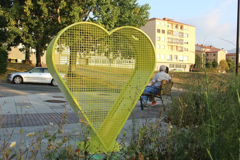 Corazon Solidario na avenida_ambulatorio Carballo