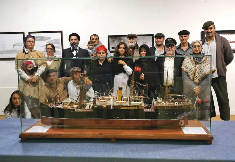 A familia de Naufraxios Galegos na exposicion de maquetas