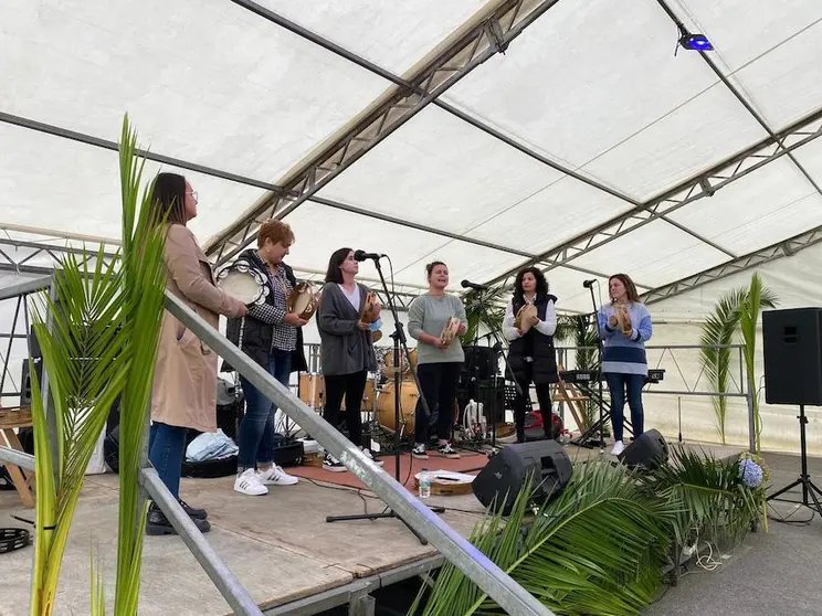 FOTOS MALPICA - Unha ducia de bandas subíronse ao escenario por unha causa solidaria a través do Festival Solidario ‘Isla Bonita’ (3)