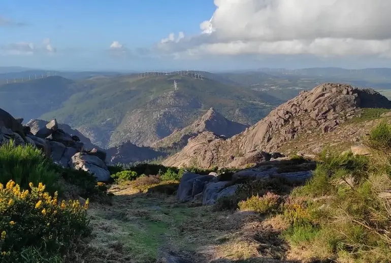 Ruta acondicionada polo Monte Pindo