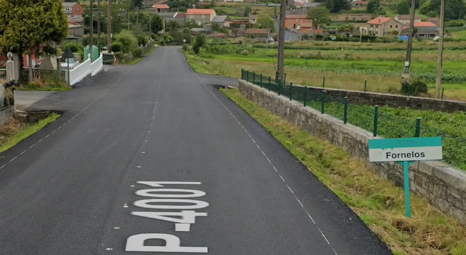 Estrada ao seu paso por Fornelos