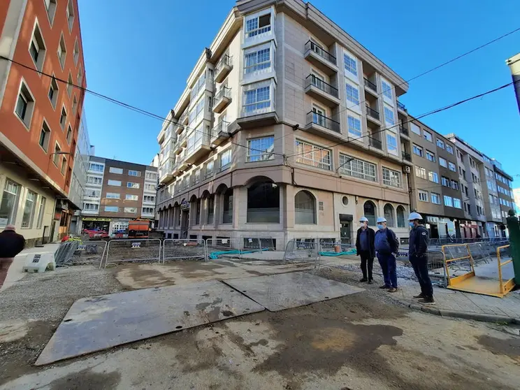 Obras rua Banos Vellos Carballo