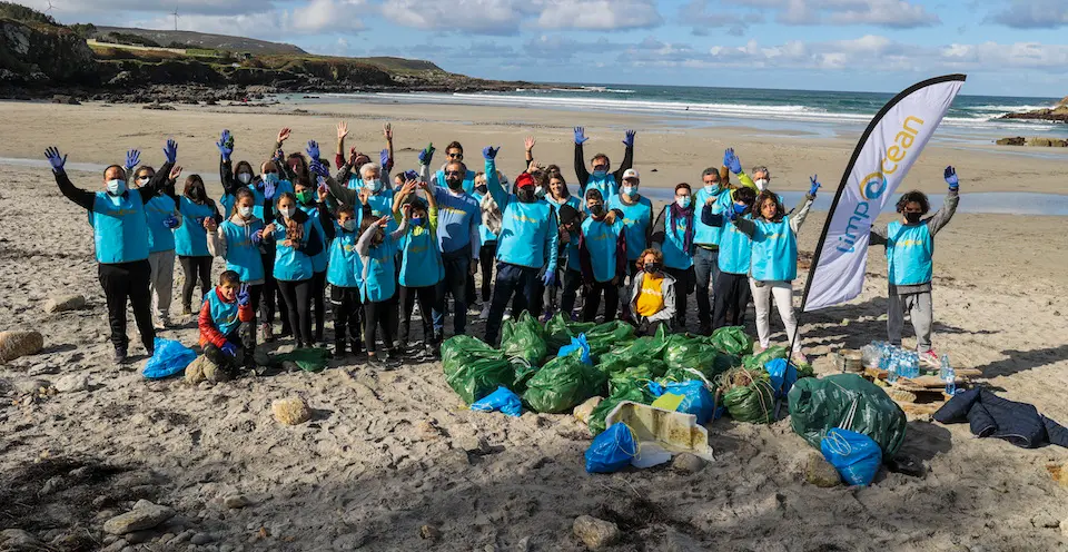 Limpeza na praia de Beo con LimpOcean