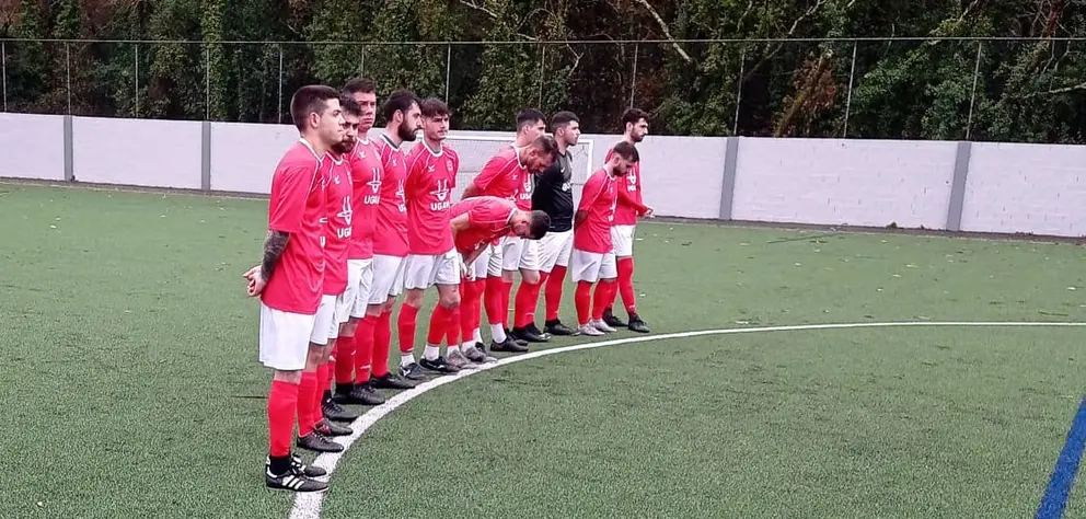 Malpica gardando un minuto de silencio en Zas