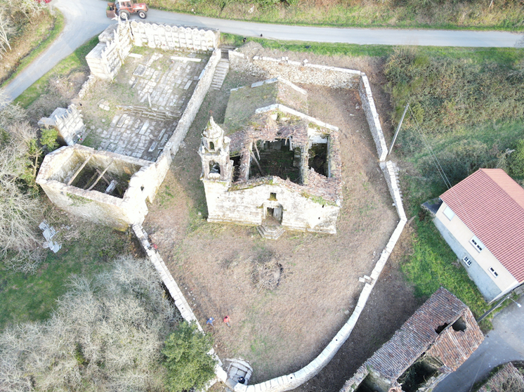 Vista aérea Igrexa Santa Baia Mazaricos