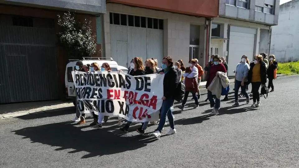 Manifestacion DomusVi Carballo FolgaResidencias_01