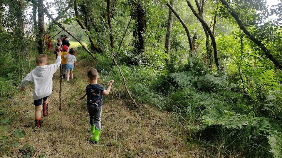 Bosques de Coristanco con nenos