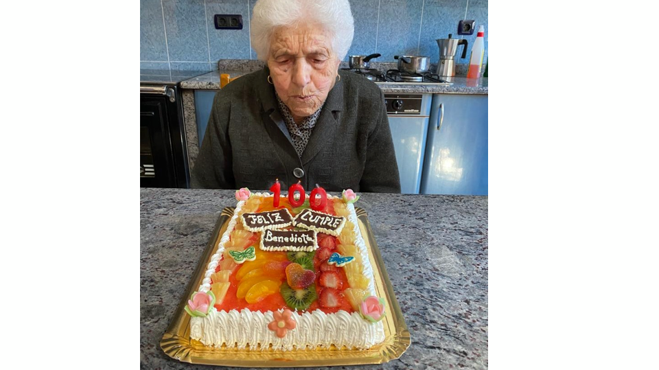 Benedicta cumple 100 anos en santa comba 2