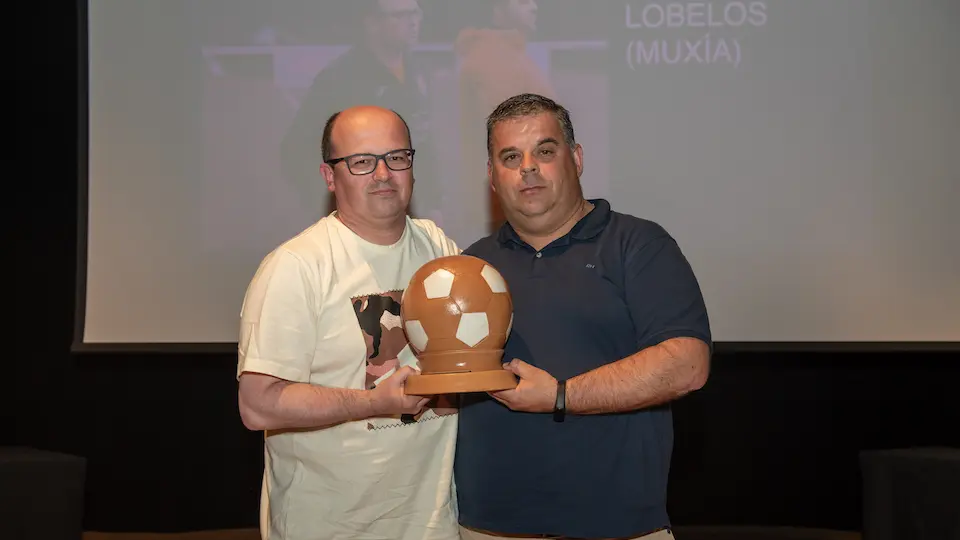 Gala do Futbol da Costa 2022-Diego Lobelos con Oscar Leis