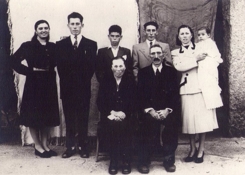 Familia de Manuel Suarez Suarez en Tines-Vimianzo 1958