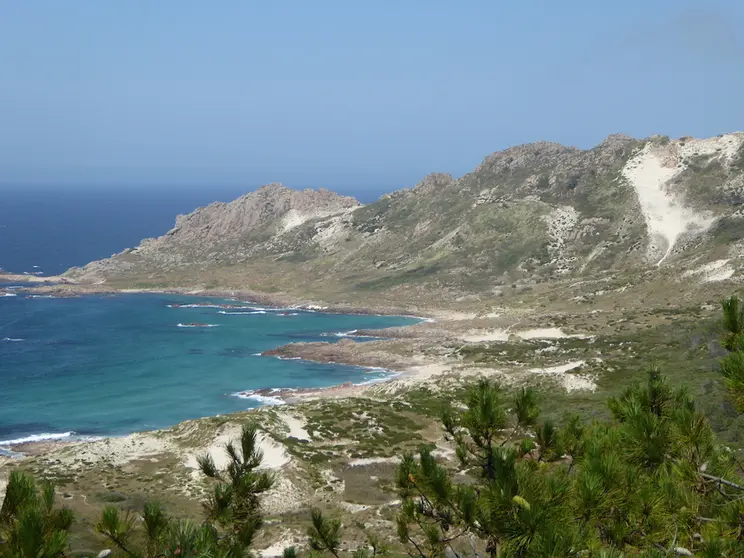 Praia de Trece e duna de monte Branco