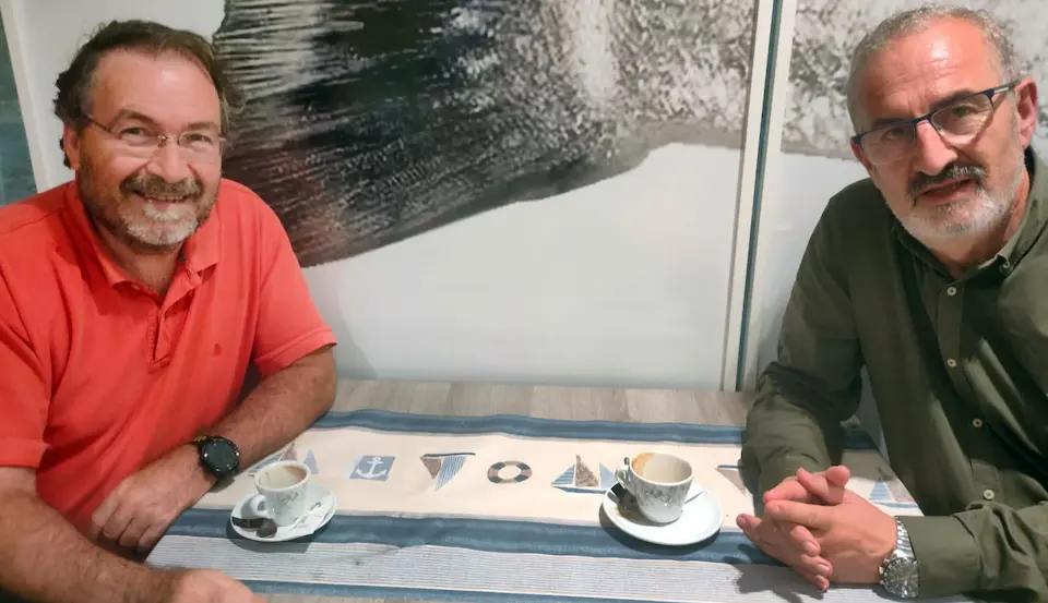Reunión entre o presidente do Colexio de Xeólogos, Manuel Regueiro, e o alcalde de Laxe, José Luis Pérez
