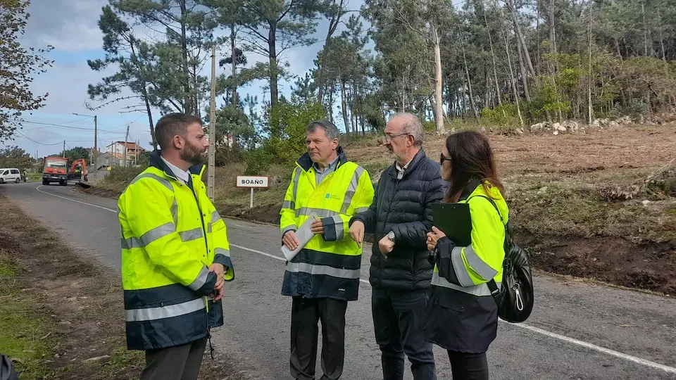 Visita institucional na estrada de Laxe