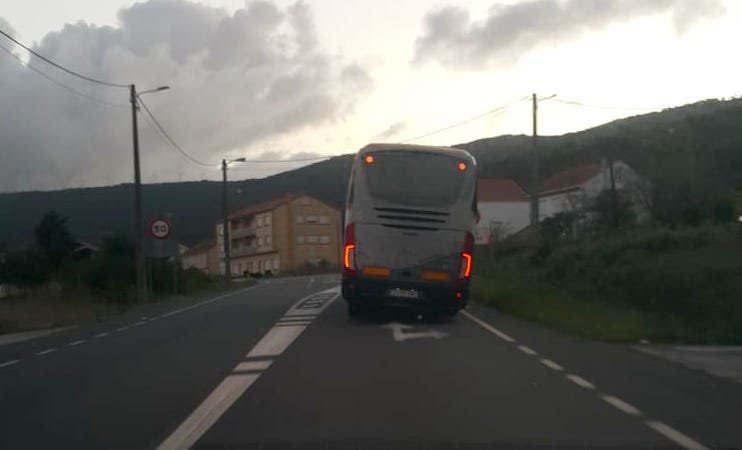 Buses escolares en Carnota