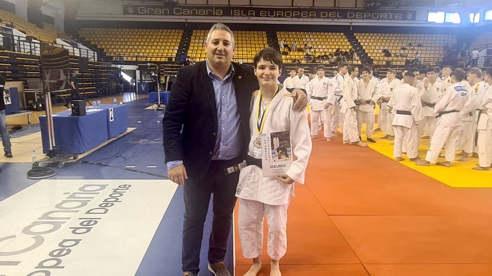 Lucia Pazos co seu adestrador david do Judo Club Bergantinos
