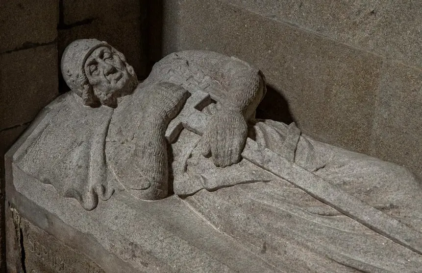 A tumba de Pedro Froilaz de Traba atópase na Capela dos Reises da Catedral de Santiago