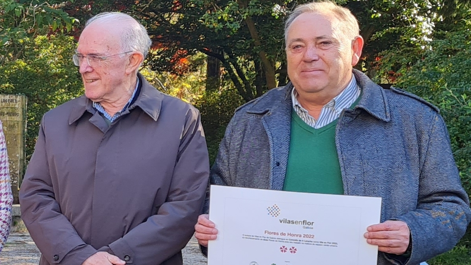 Enrique Saez Presidente da Fundacion JUana de Vega promotora de Vilas en Flor co alcalde José Manuel López Varela