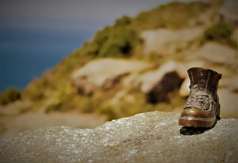 Bota do Camino en Fisterra para Correos.Fotografía Fisterra_Alejandro del Castillo López