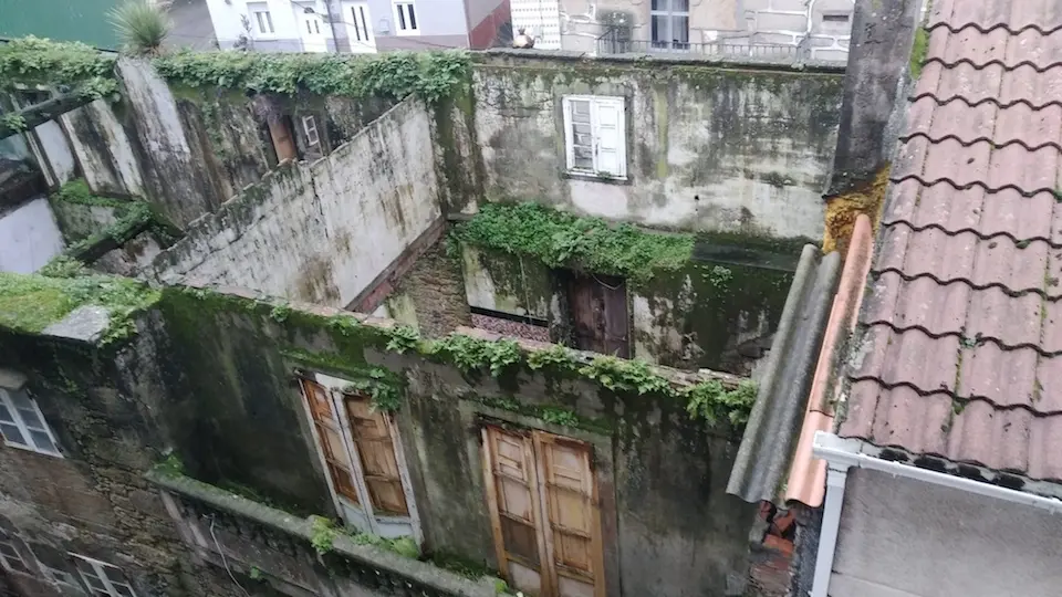 Casa en ruinas en laxe