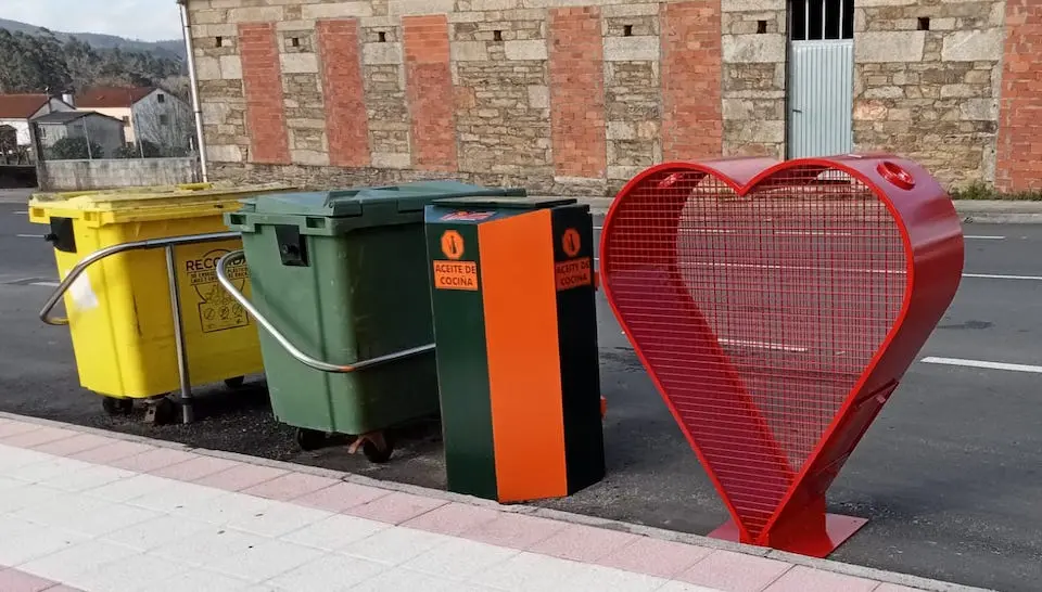 colector-tapons-plastico-centro-sociocultural-zas