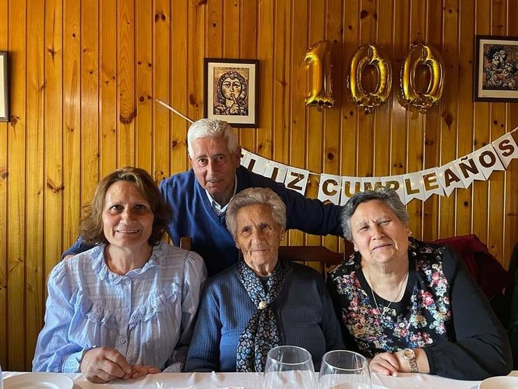 Esperanza Remuinan cumpliu 100 anos en Coristanco