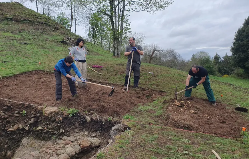 Escavación arqueolóxica Castro de Montes Claros laracha 2023