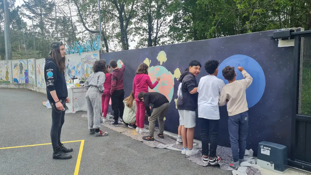 Mural pola igualdade no CEIP Alfredo Brañas Laracha