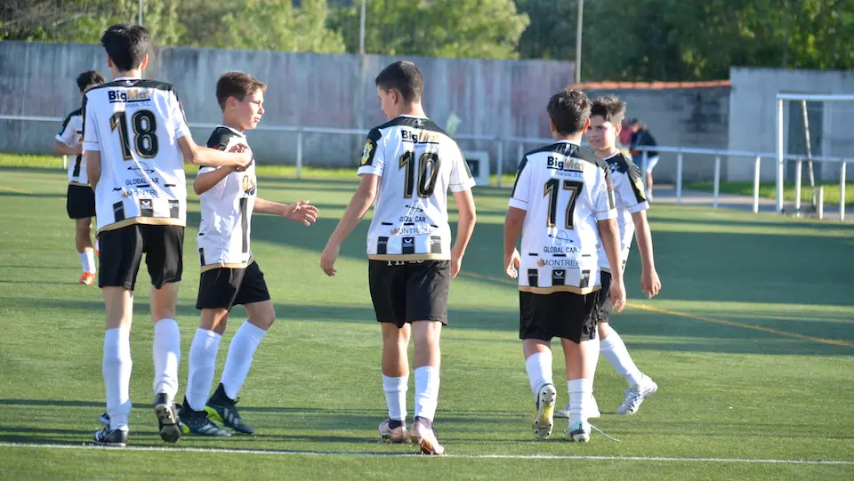 Outes Infantil arrasa na Copa