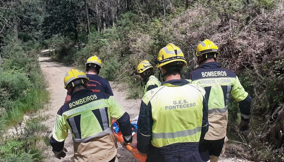 Bombeiros Carballo rescate monte castelo