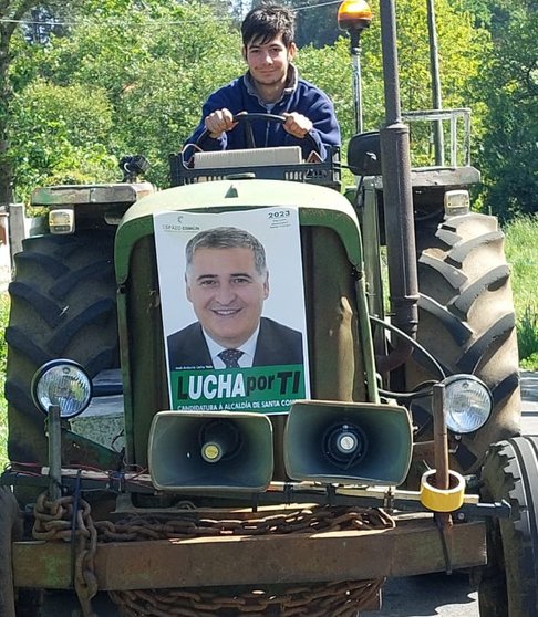 Cartel de Ucha Velo nun tractor