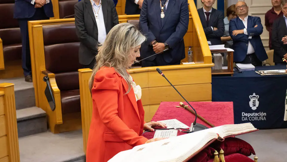 Monica Rodriguez tomando posesion como Deputada