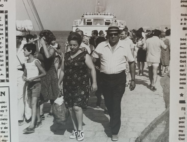 Foto historica xente en barco